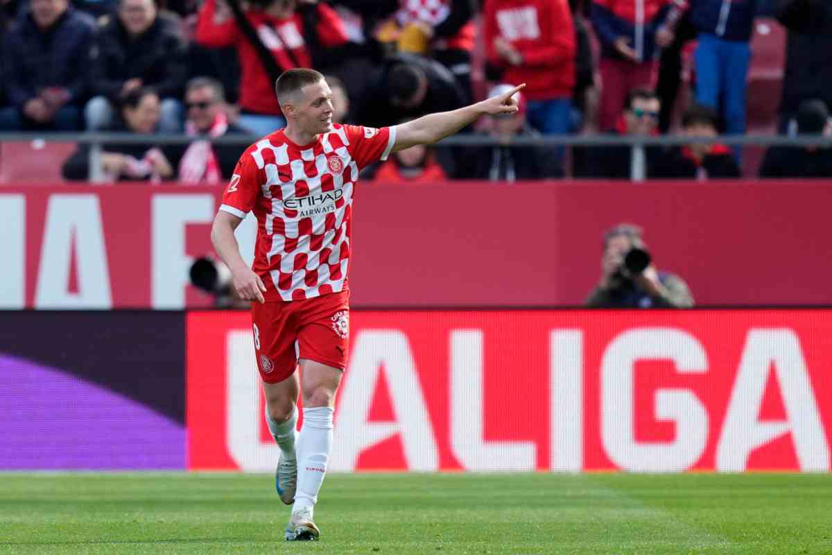 Viktor Tsygankov esulta dopo un gol