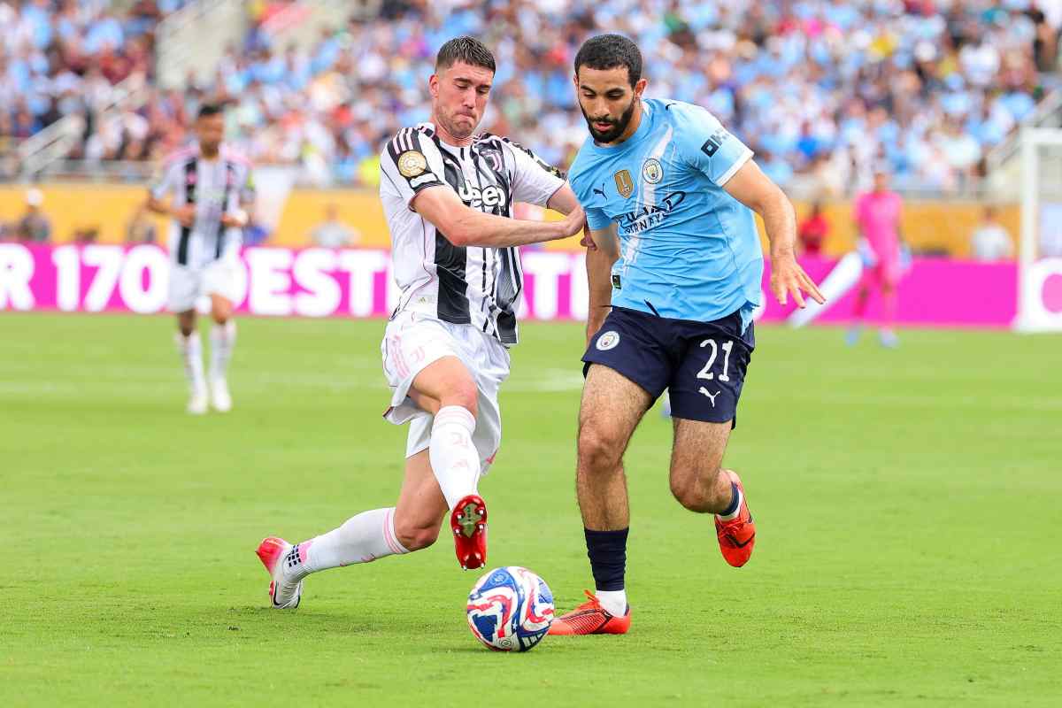 Vlahovic con la maglia della Juve