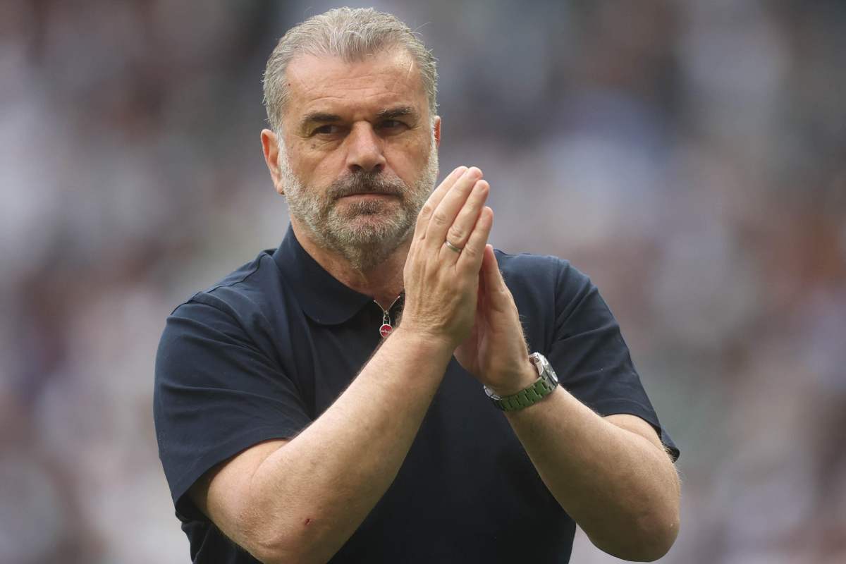 Ange Postecoglou applaude i tifosi