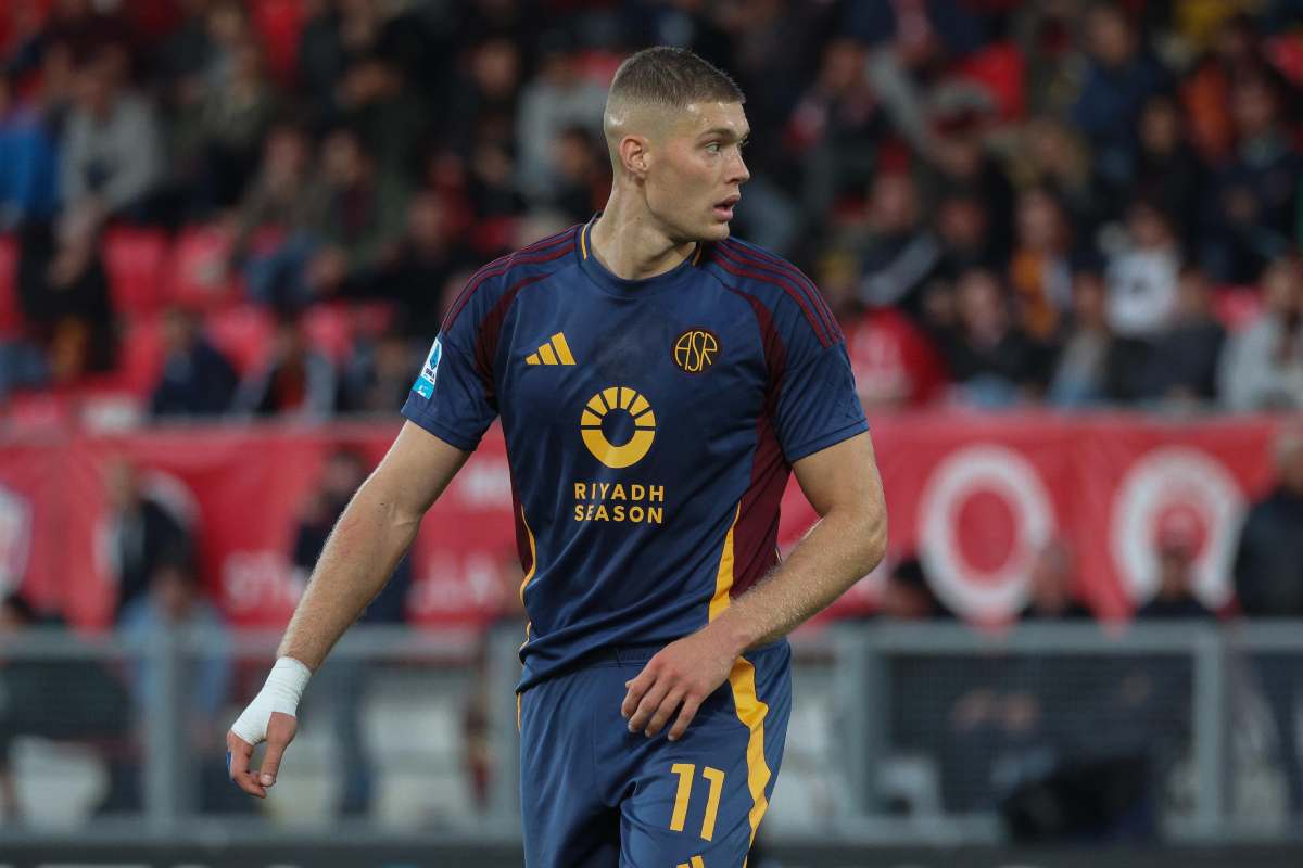 Artem Dovbyk con la maglia della Roma