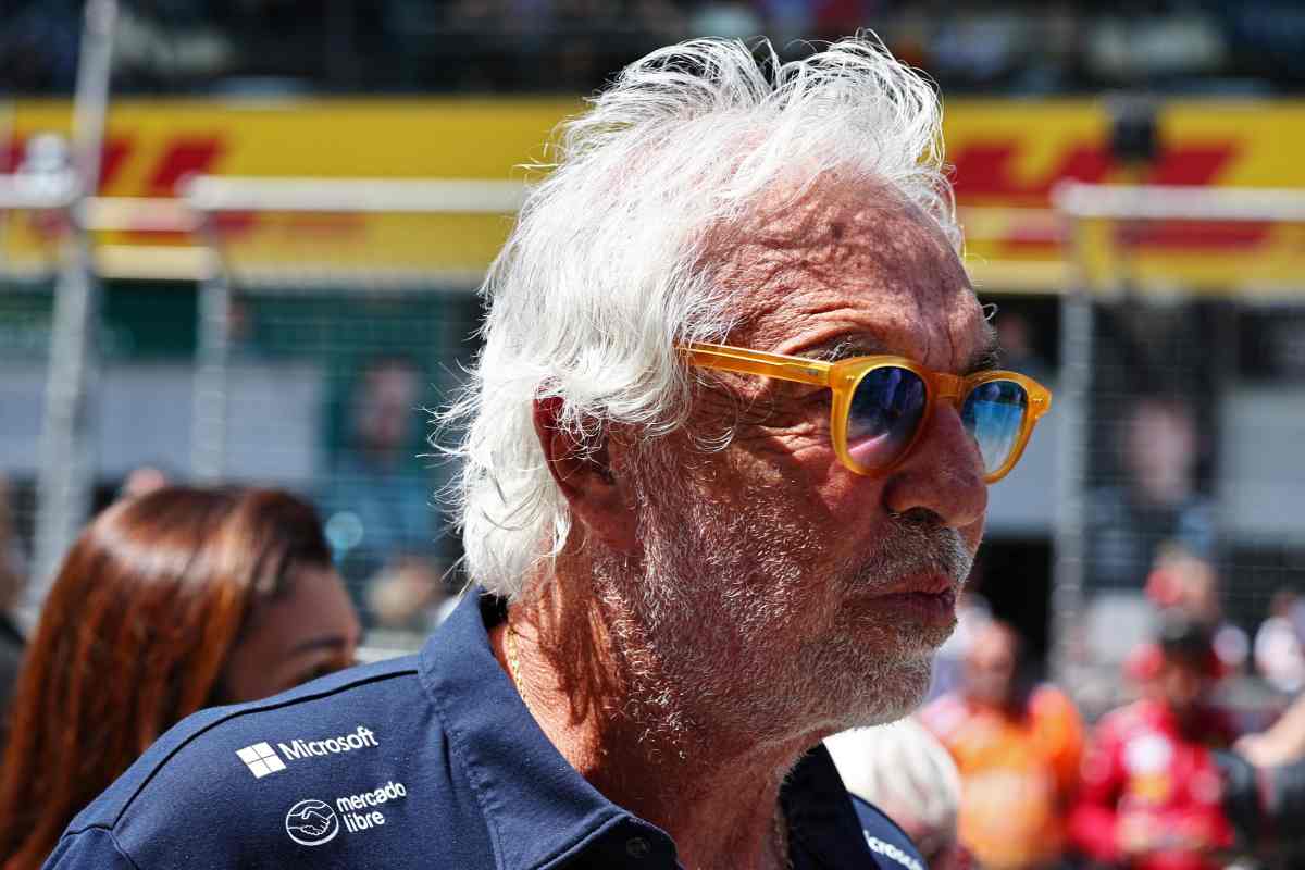 Briatore sulla griglia di partenza