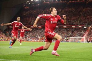 Chiesa con la maglia del Liverpool