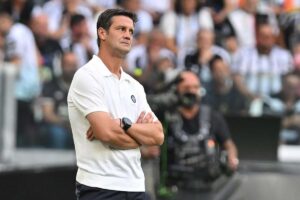 Chivu sulla panchina dell'Inter