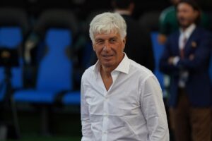 Gian Piero Gasperini concentrato a Pisa