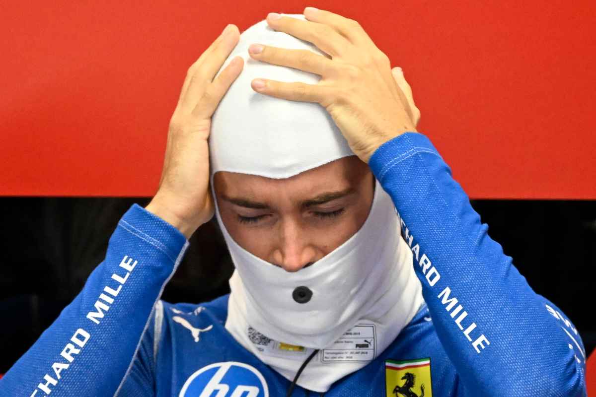 Leclerc con la tuta blu a Monza