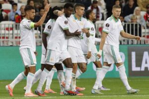La Roma festeggia dopo il gol trovato a Nizza