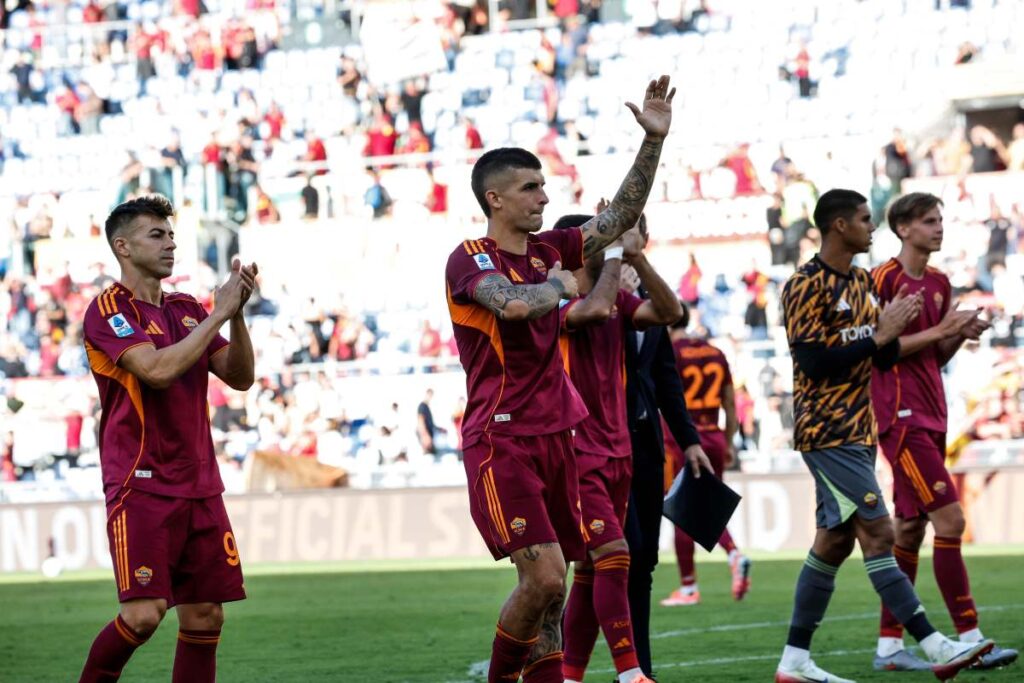 Gianluca Mancini ed El Sharaawy salutano i tifosi a fine partita