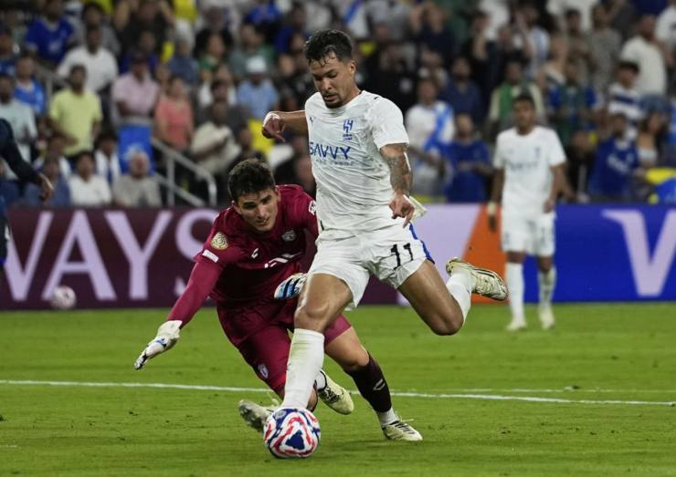 Marcos Leonardo in azione al Mondiale per Club