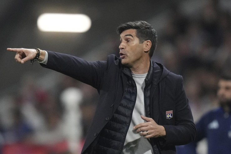 Paulo Fonseca dà indicazioni ai suoi