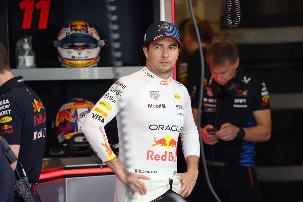 Sergio Perez nel box della Red Bull