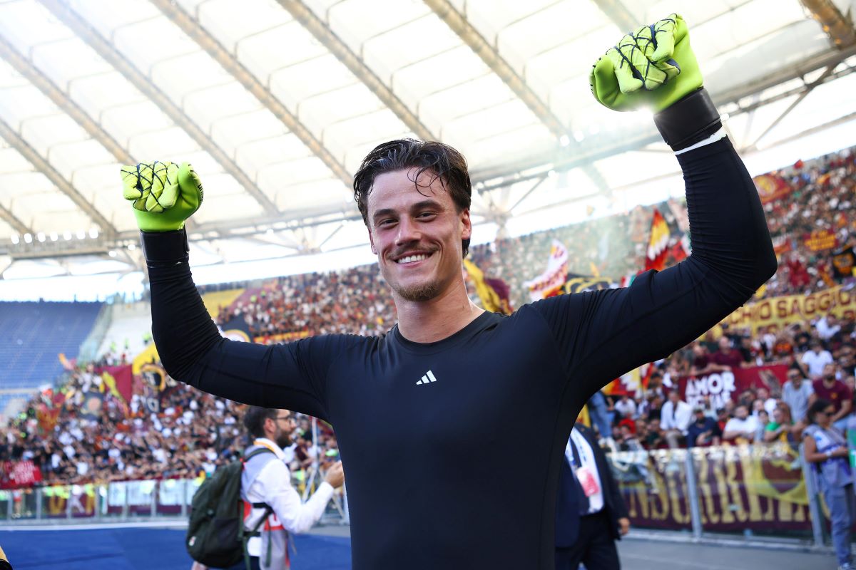Svilar esulta dopo il derby