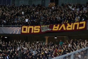 Il settore ospiti giallorosso all'Allianz Riviera