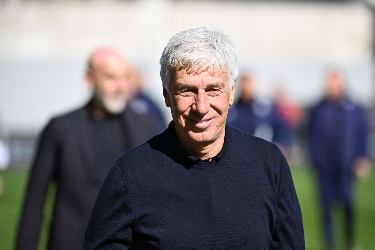Gasperini sorride mentre abbandona lo stadio Franchi