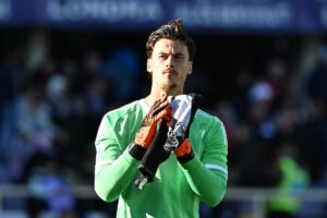 Mile Svilar applaude i tifosi giallorossi