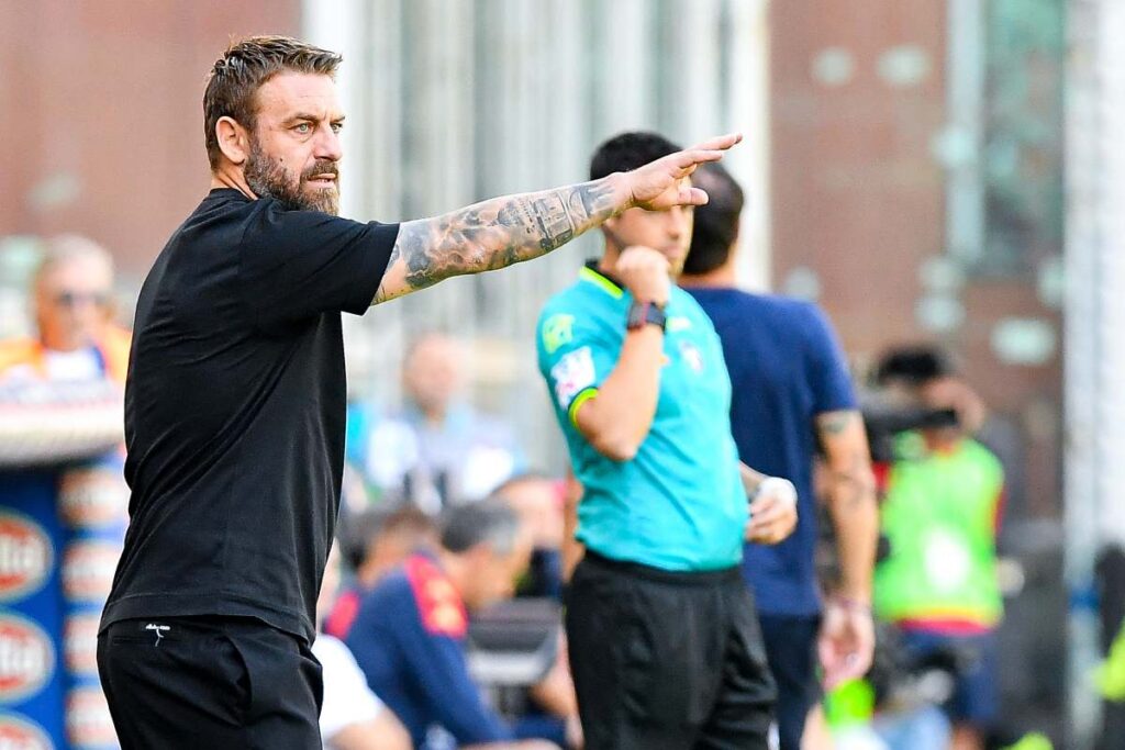 Daniele De Rossi in panchina con la Roma