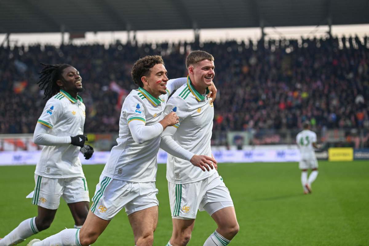 Ferguson esulta abbracciato da Koné