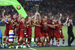 La Roma festeggia la vittoria della Conference League