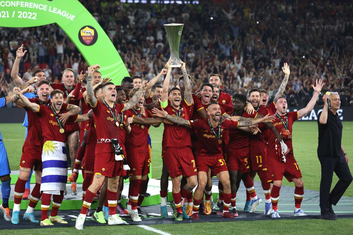 La Roma festeggia la vittoria della Conference League