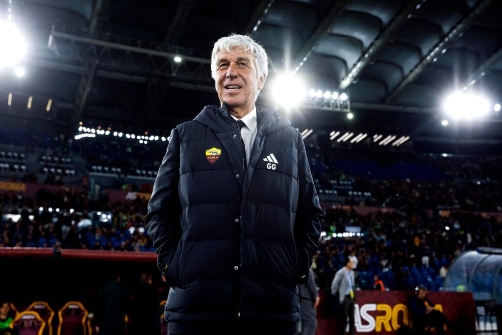 Gasperini sorride in panchina con la Roma