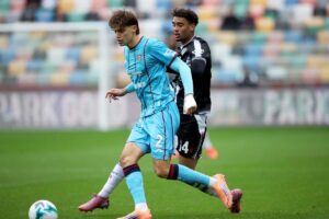 Marco Palestra difende il pallone in campo