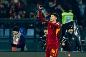 Soulé esulta alzando il pungo al cielo e sorridendo