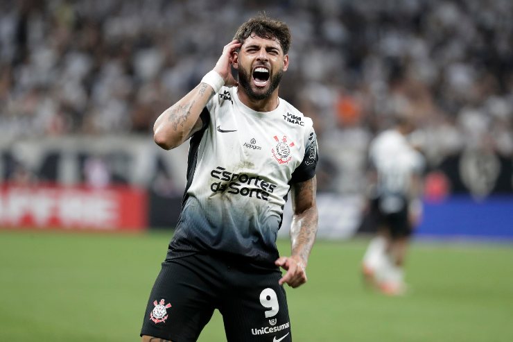 Yuri Alberto esulta con la maglia del Corinthians