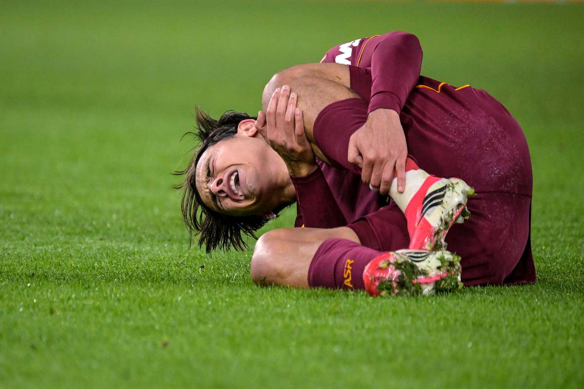 Dybala a terra dolorante