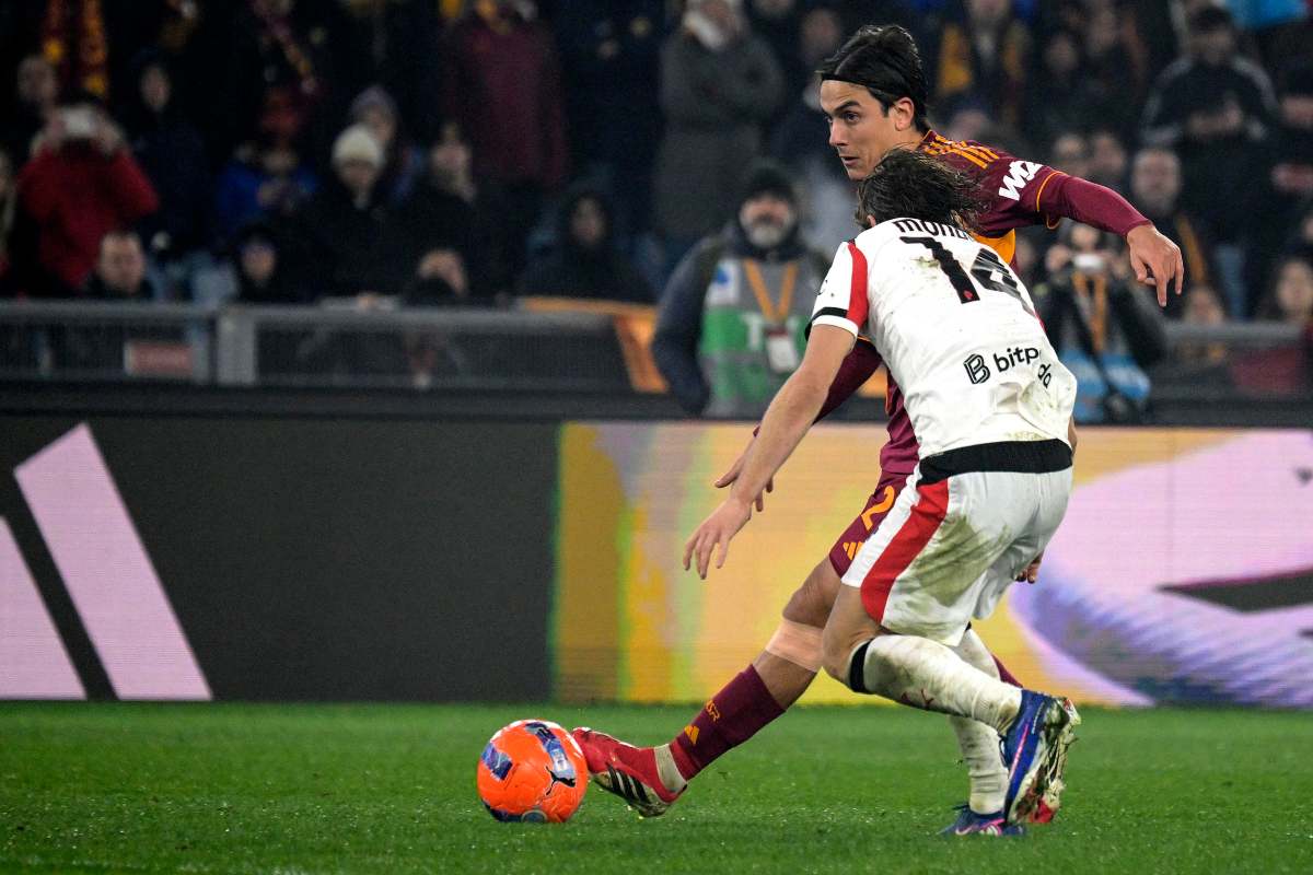 Paulo Dybala sfida Modric in un dribbling