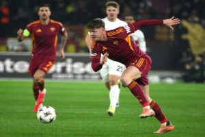 Ferguson conduce il pallone contro lo Stoccarda