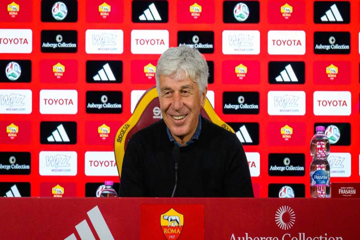 Gian Piero Gasperini sorride in conferenza stampa