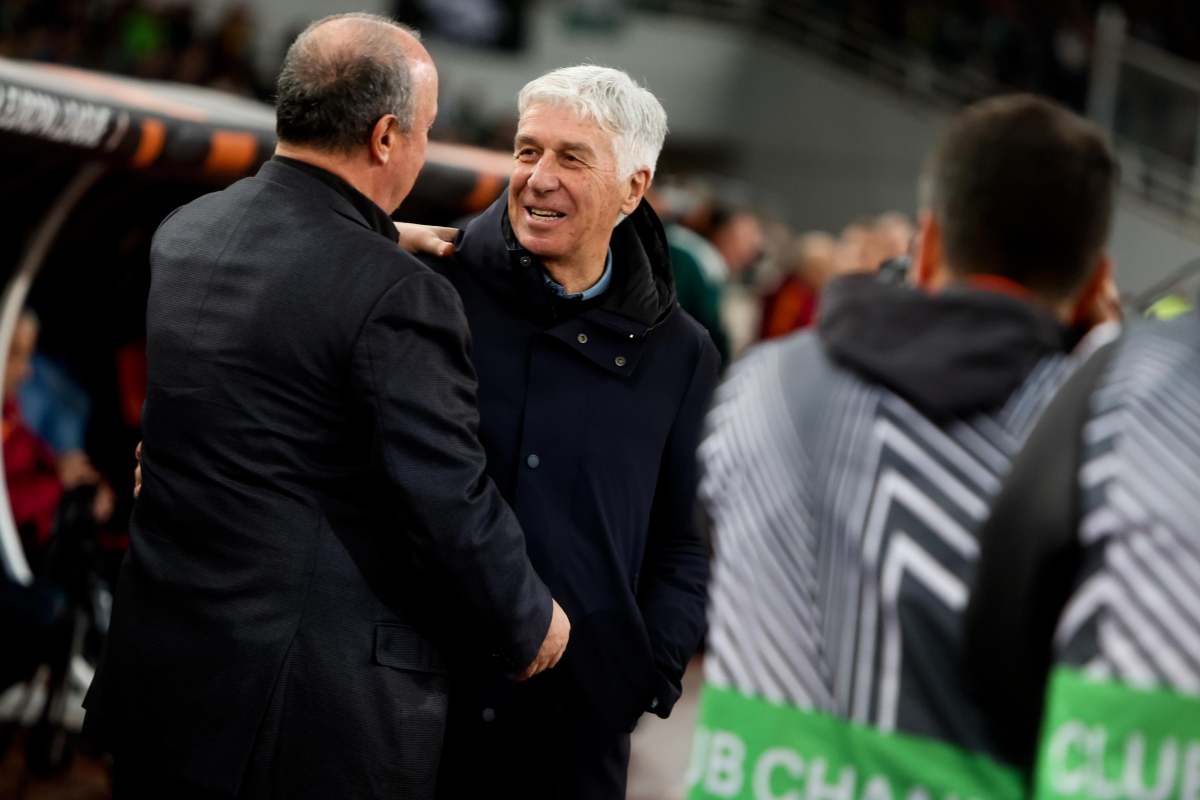 Gasperini sorride e saluta Rafa Benitez