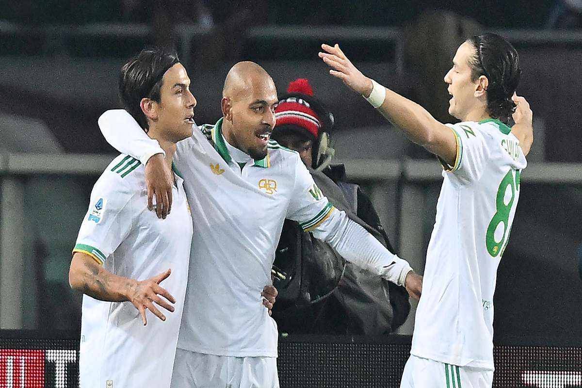 Dybala e Malen festeggiano il gol