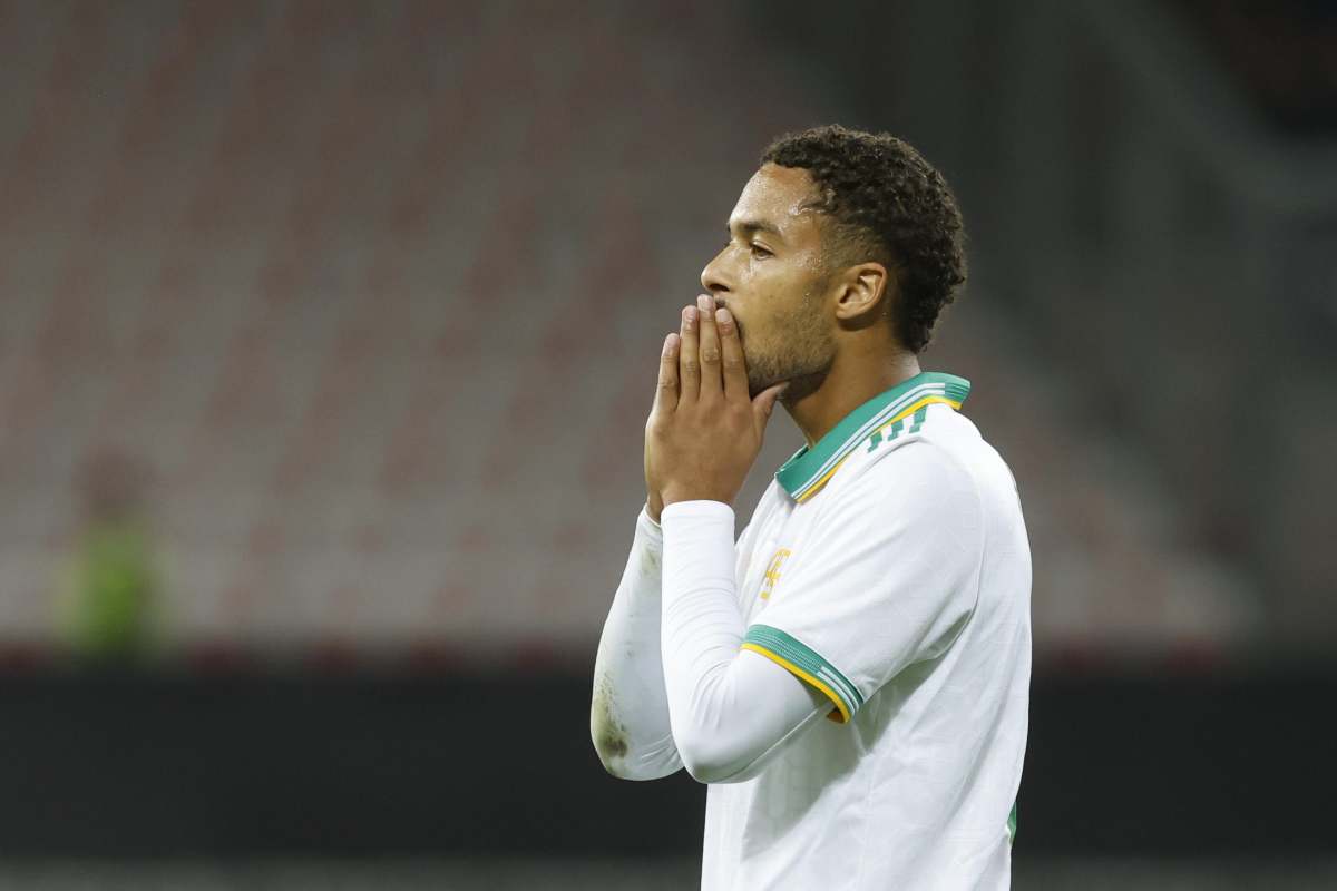 Rensch porta entrambe le mani al volo