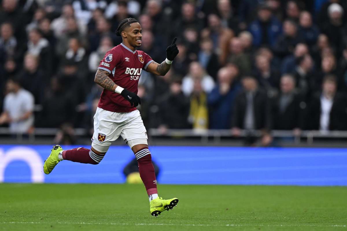 Summerville esulta sorridendo con il West Ham