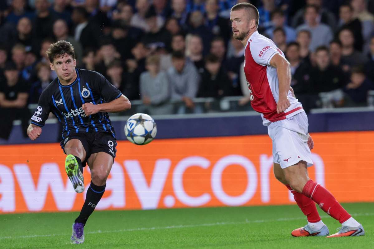 Tzolis calcia una punizione