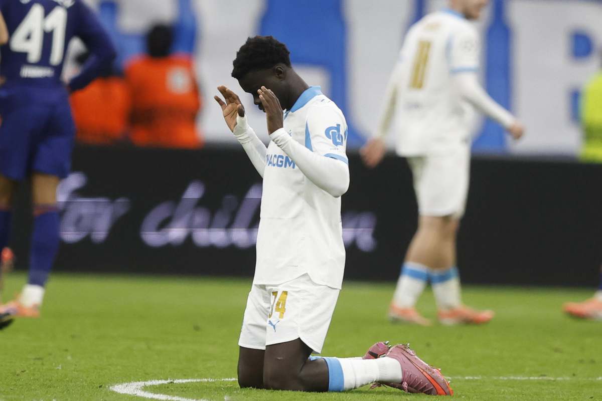 Robinio Vaz esulta con il Marsiglia pregando