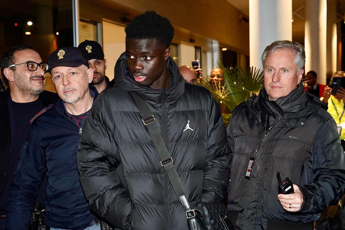 Robinio VAz mentre saluta i tifosi a Ciampino