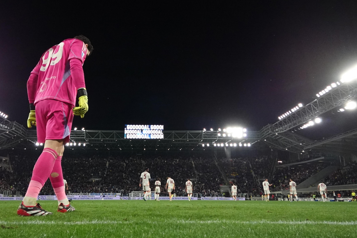 Svilar in campo in porta con la Roma