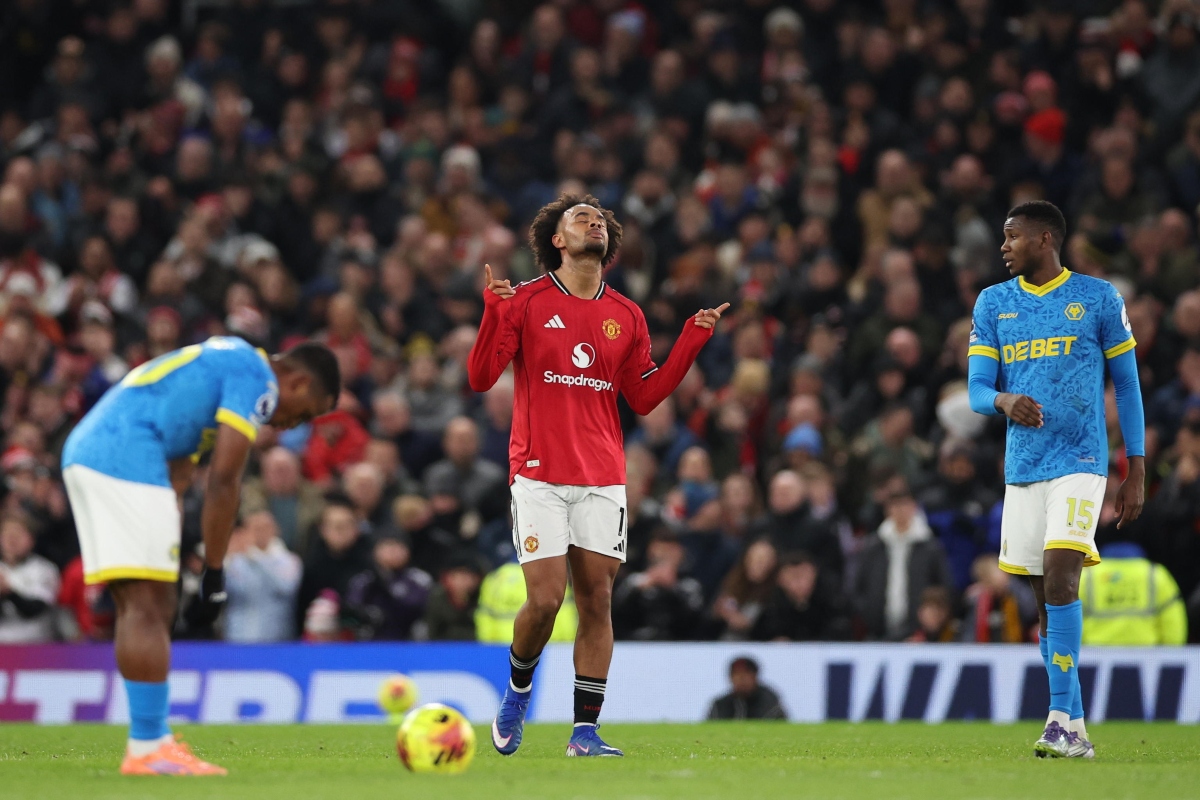 Joshua Zirkzee esulta dopo un gol