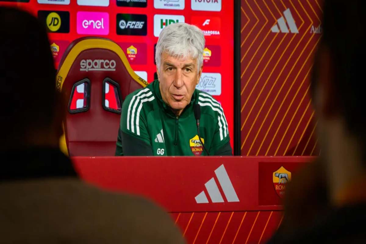 Gasperini mentre parla in conferenza stampa