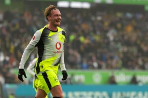 Julian Brandt esulta con il Borussia Dortmund