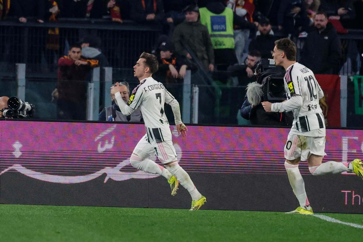 Conceicao esulta correndo dopo il gol alla Roma