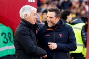 gasperini e di francesco si salutano sorridendo
