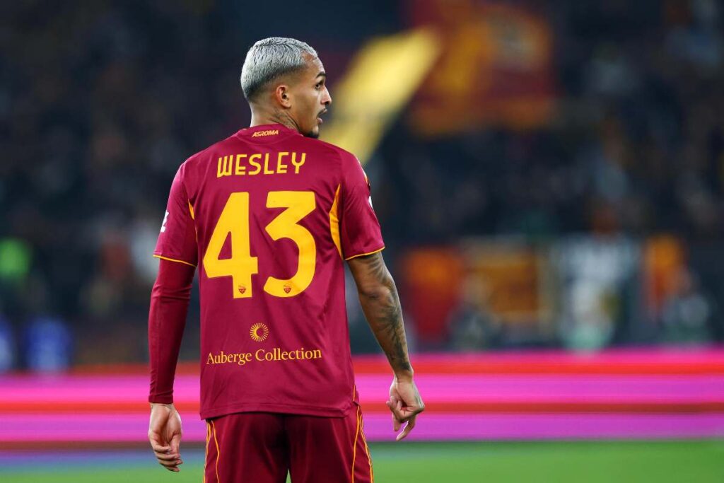 Wesley in campo con la Roma
