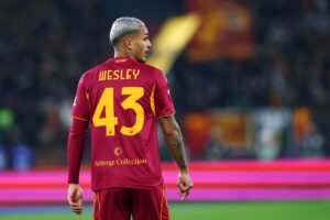 Wesley in campo con la Roma