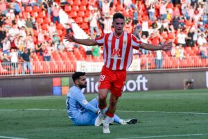 arribas esulta allargando le braccia