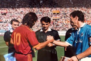 Giuseppe Giannini in campo con la Roma all'Olimpico