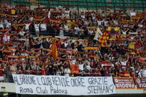 I tifosi della Roma al Bentegodi